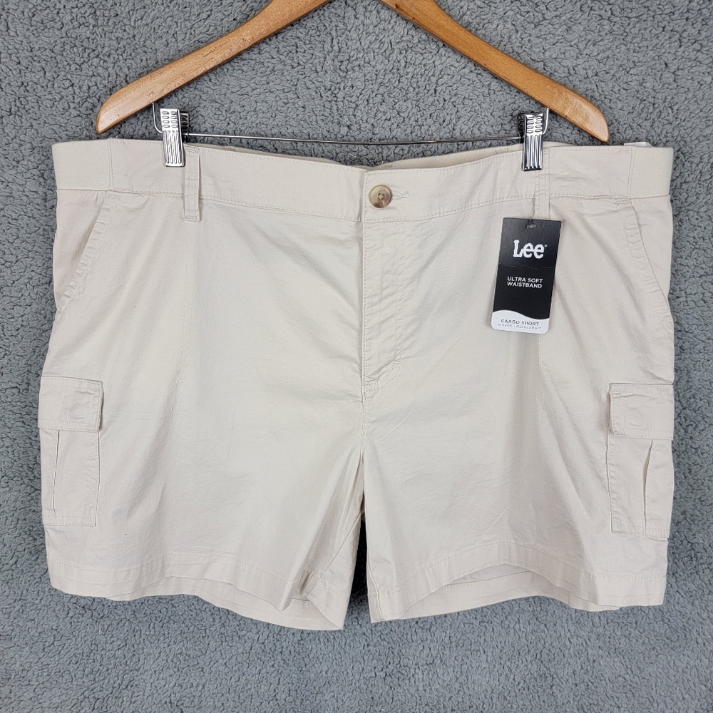 Lee Regular Fit Ultra Soft Waistband Midrise Beige Cargo Shorts Sz 22M